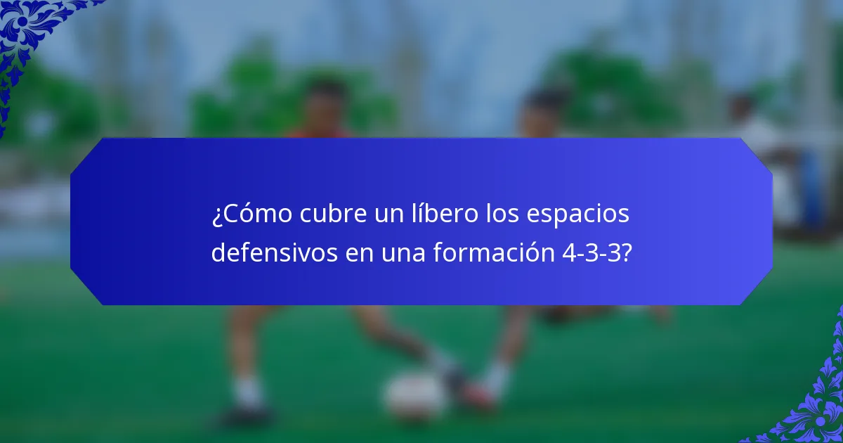 ¿Cómo cubre un líbero los espacios defensivos en una formación 4-3-3?